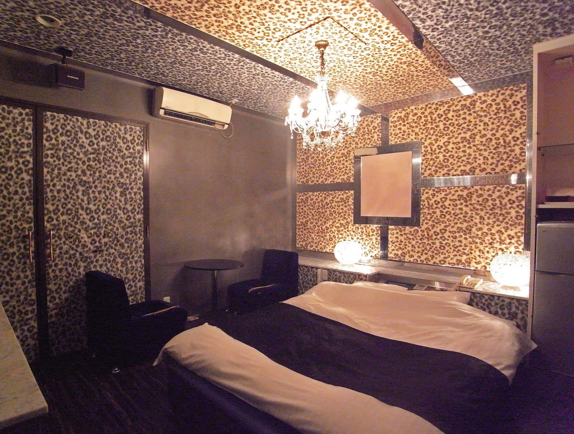 ホテル暴れ狸の鬼袋姫路駅前店 男塾ホテルグループ (Adults Only) Himeji Exterior foto
